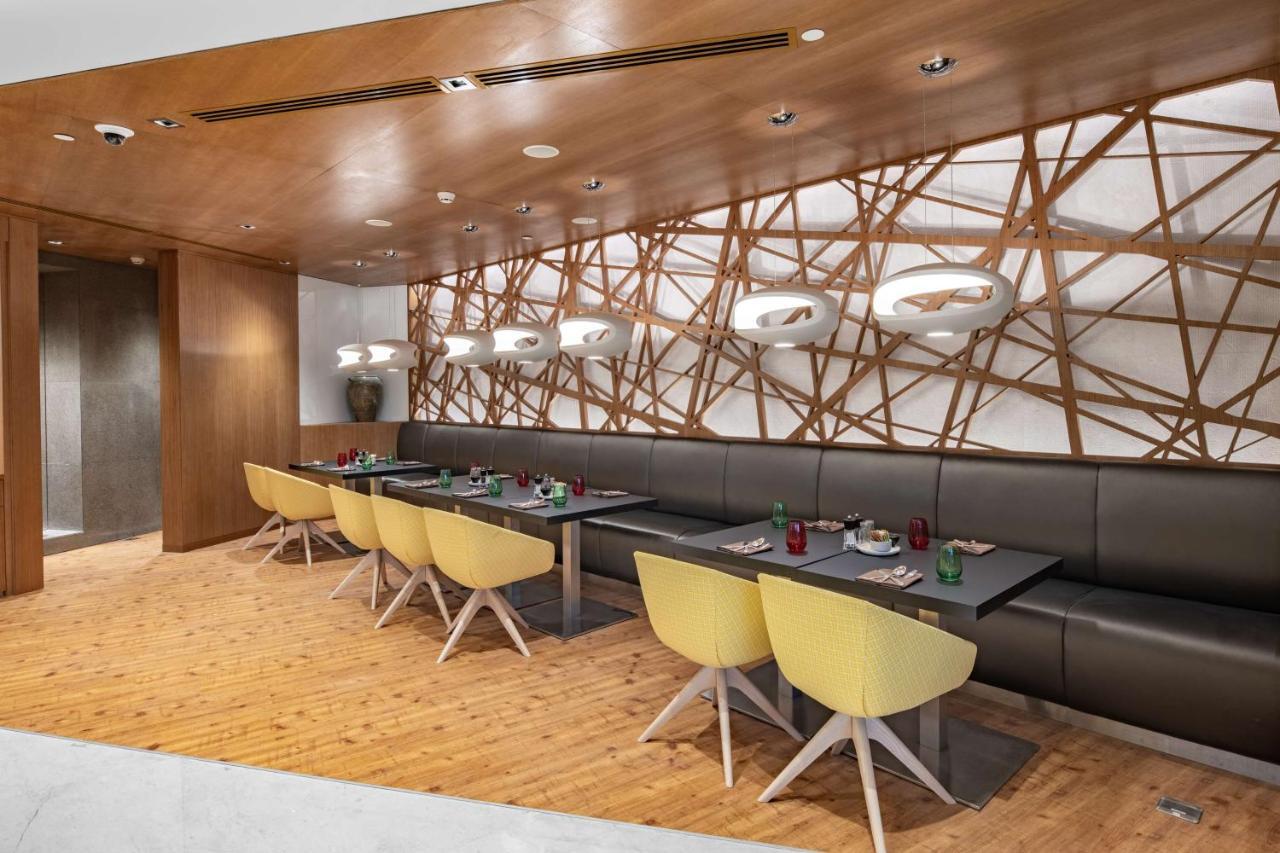 Radisson Blu & Residence, Diplomatic Quarter 4*