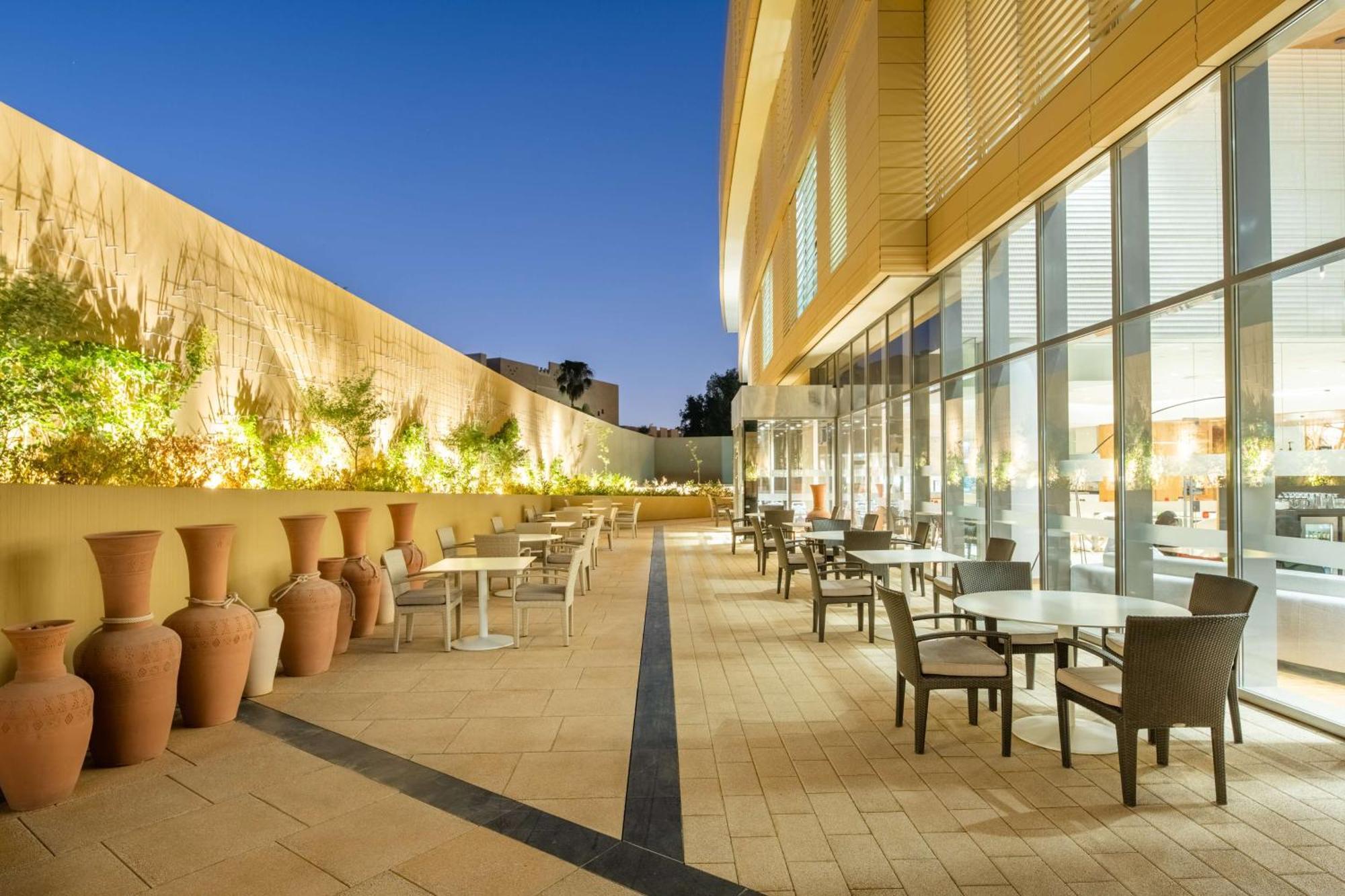 Radisson Blu & Residence, Diplomatic Quarter 4*
