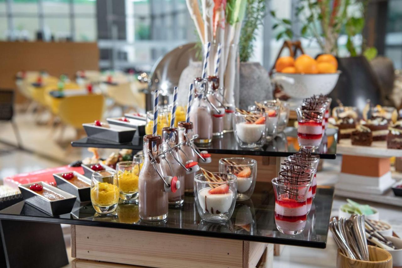 Hotel Radisson Blu & Residence, Diplomatic Quarter 4*