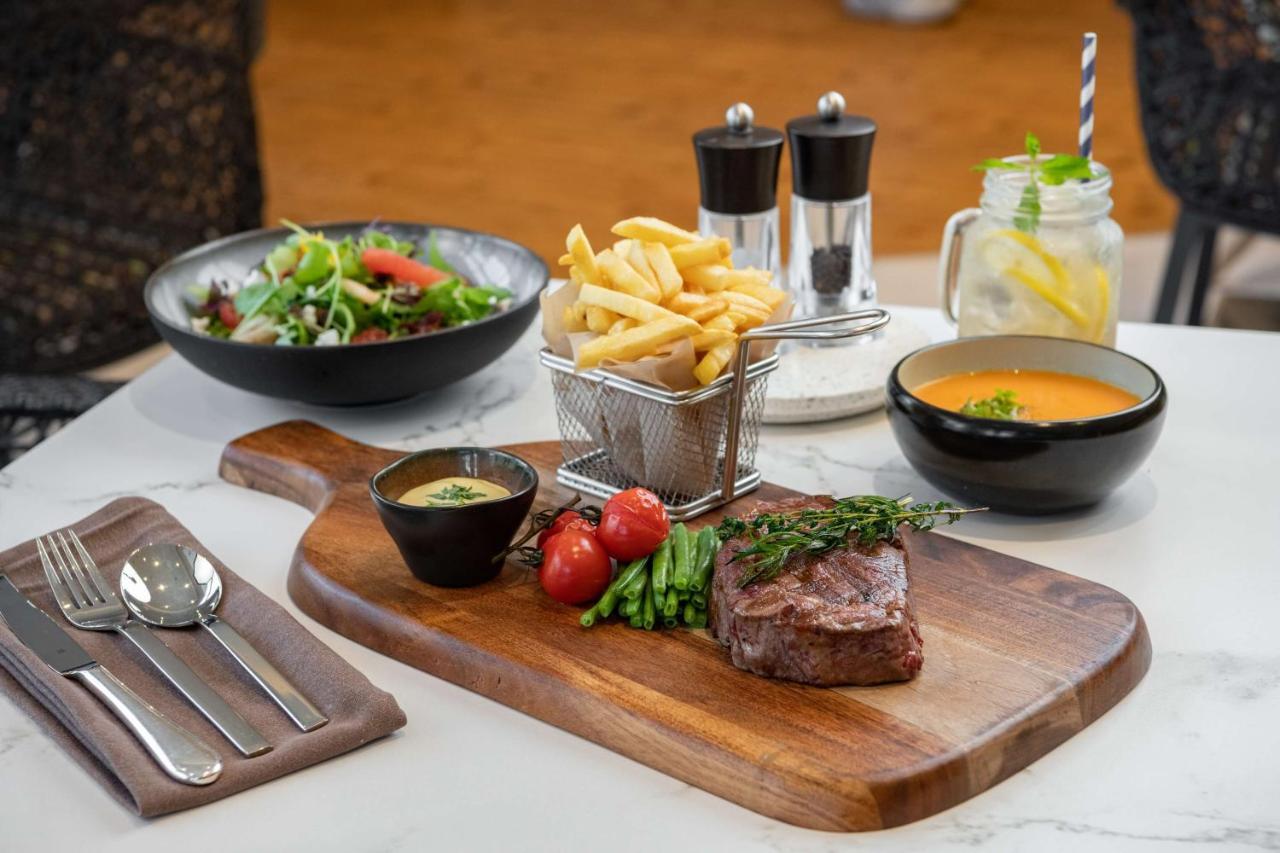 Radisson Blu & Residence, Diplomatic Quarter Hotel 4*